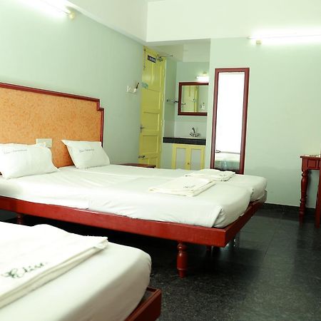 Hotel Elisa International Tourist Home Thiruvananthapuram Exterior photo